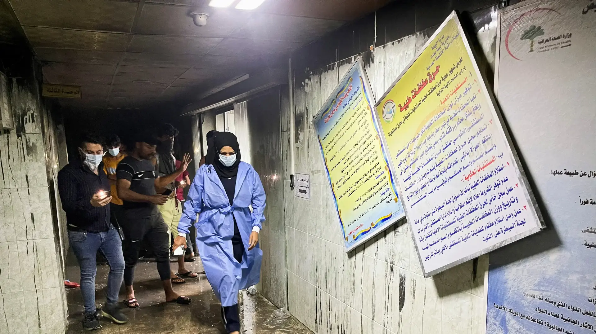בית החולים אבן ח'טיב לאחר שריפה שנגרמה מפיצוץ מיכל חמצן בבגדאד, 25 באפריל 2021 בית החולים אבן ח'טיב לאחר שריפה שנגרמה מפיצוץ מיכל חמצן בבגדאד, 25 באפריל 2021