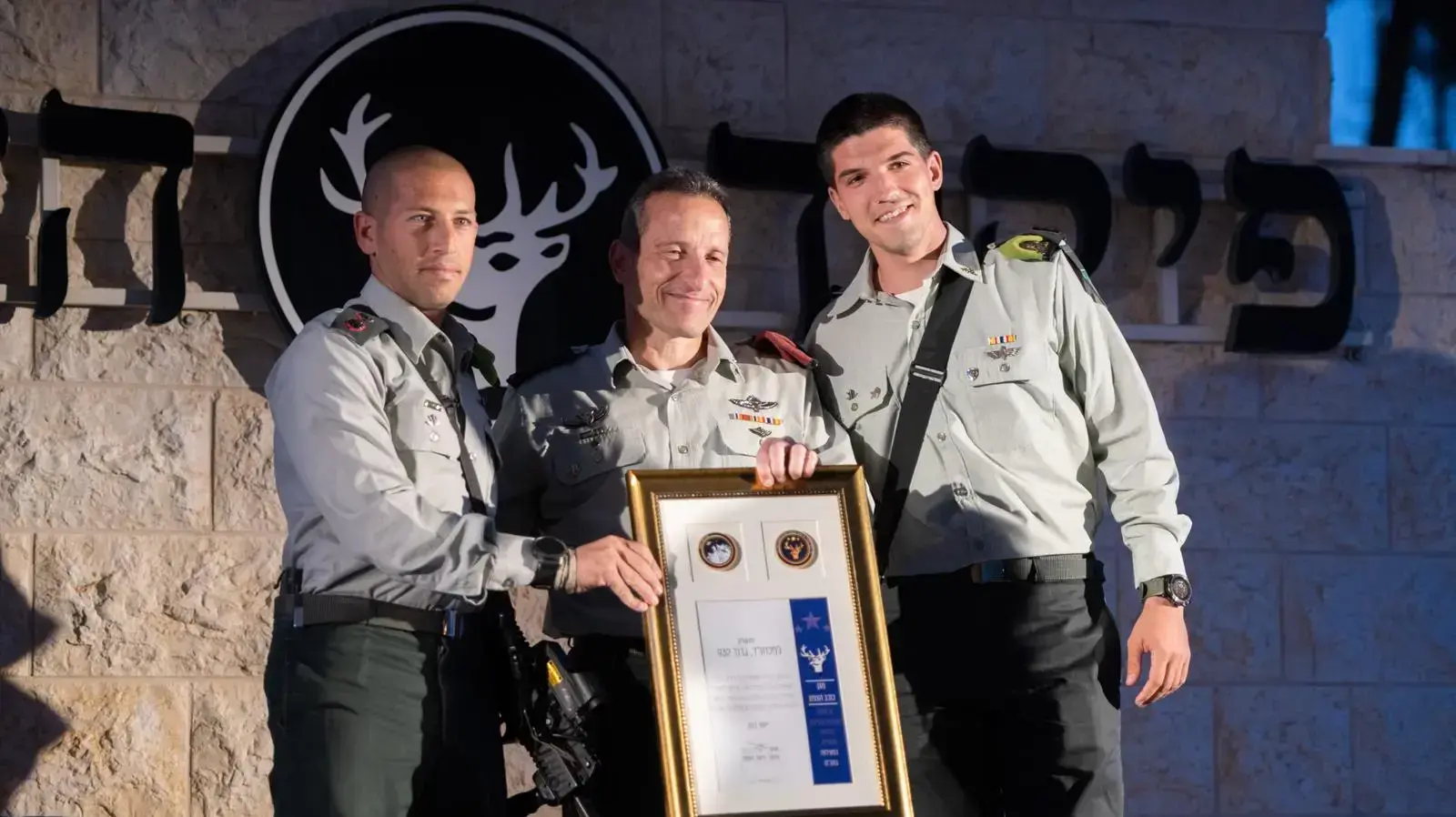 מפקד פיקוד צפון האלוף אמיר ברעם בהענקת מגני ההוקרה בטקס פרס כוכב הצפון, 25 באפריל 2021 מפקד פיקוד צפון האלוף אמיר ברעם בהענקת מגני ההוקרה בטקס פרס כוכב הצפון, 25 באפריל 2021