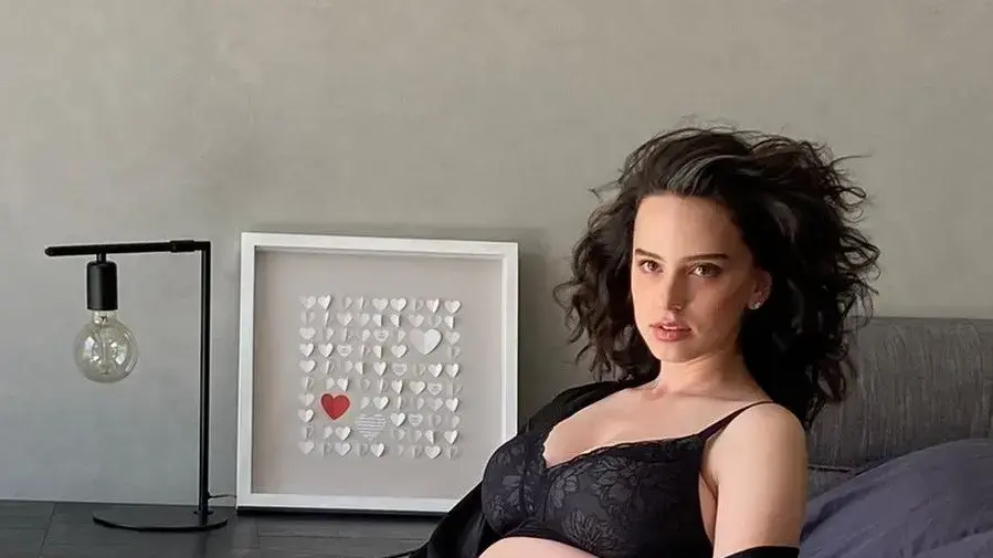 קורין גדעון מצטלמת אחרי לידת בתה קורין גדעון מצטלמת אחרי לידת בתה