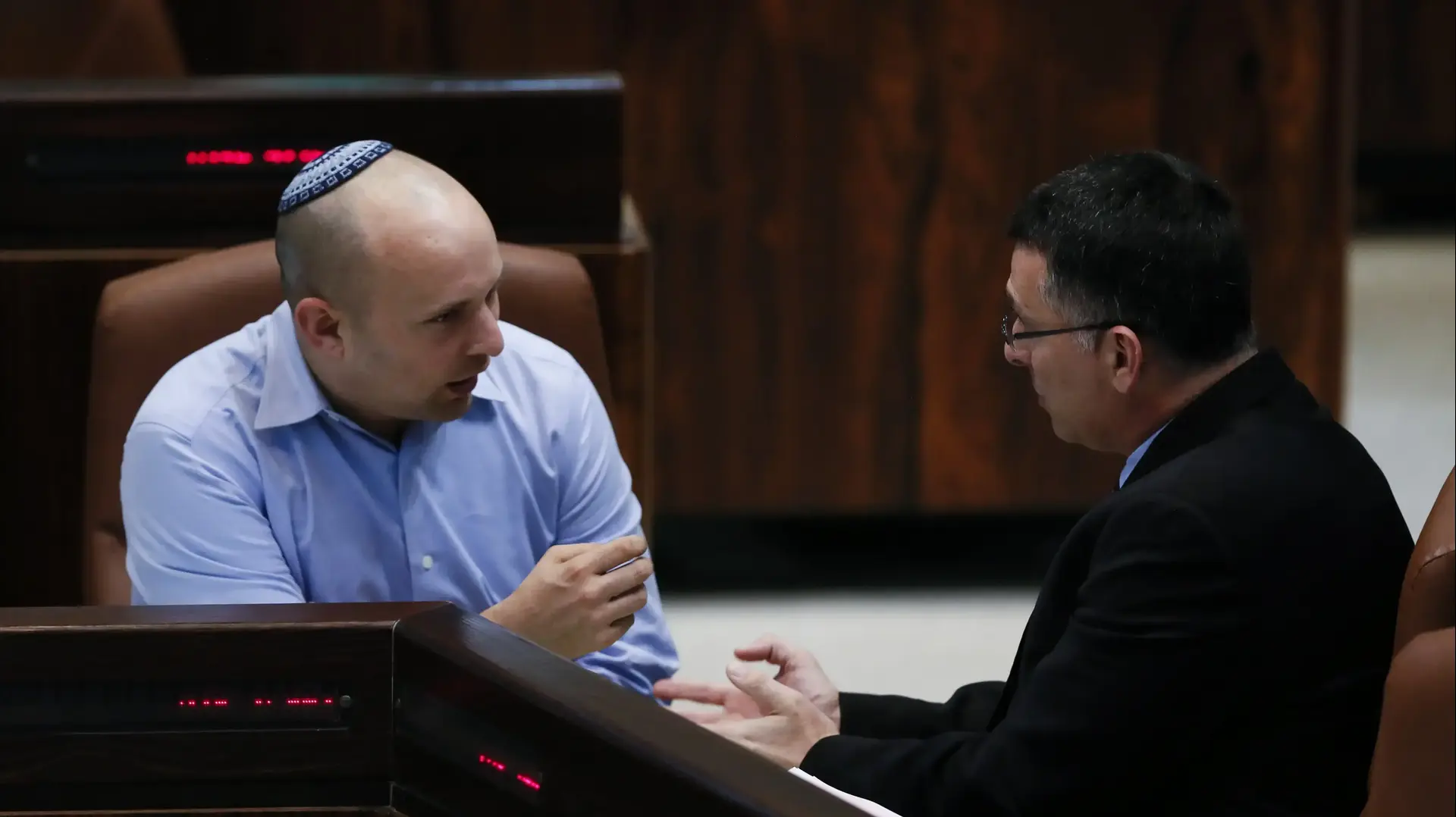 גדעון סער ונפתלי בנט במליאת הכנסת גדעון סער ונפתלי בנט במליאת הכנסת