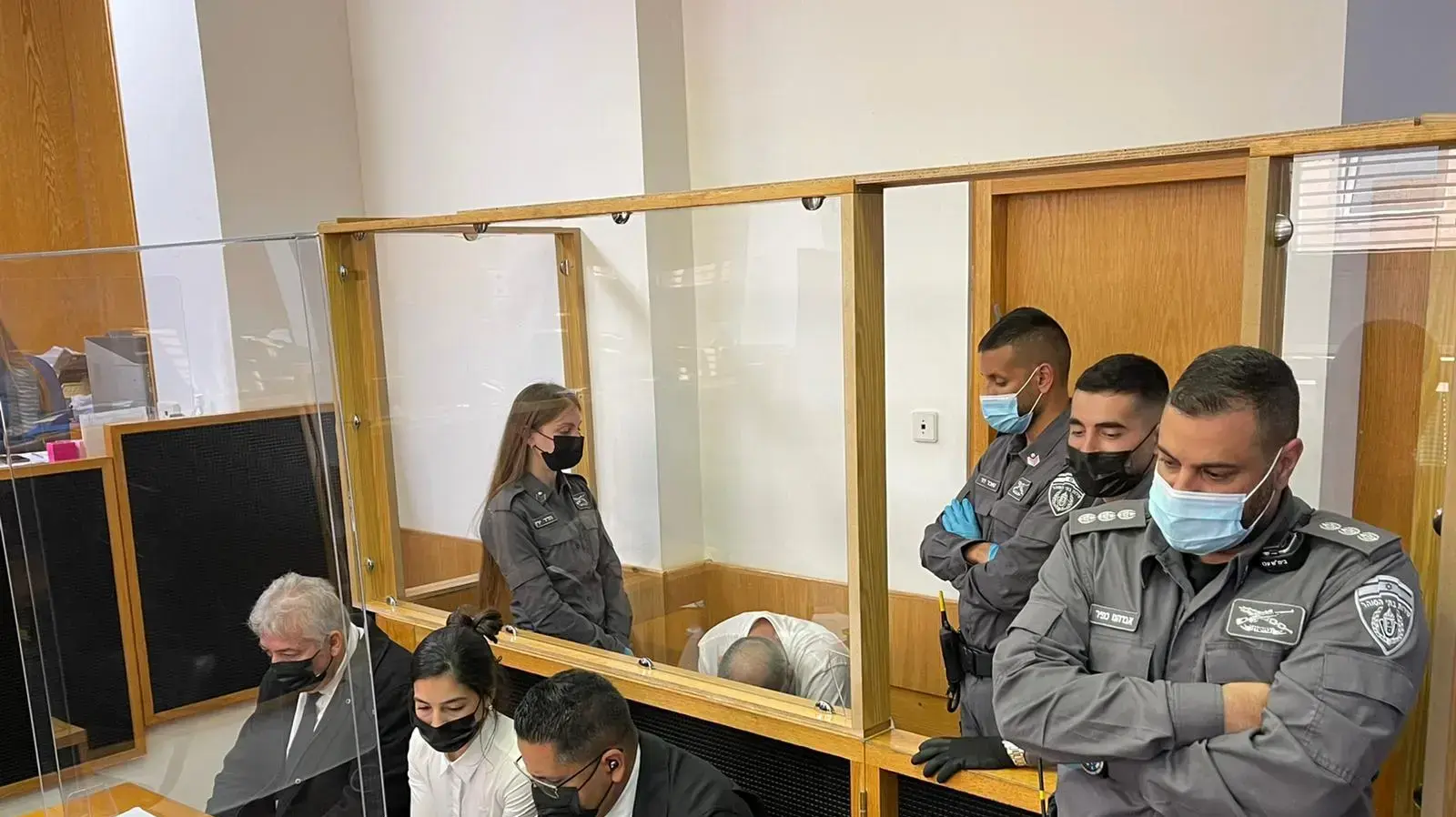 דוד אבו עזיז, החשוד ברצח עורך הדין אפרים ארנון, בבית משפט השלום בעכו, 28 באפריל 2021 דוד אבו עזיז, החשוד ברצח עורך הדין אפרים ארנון, בבית משפט השלום בעכו, 28 באפריל 2021
