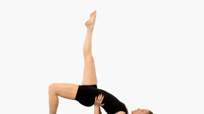 קארין לזרוביץ' זנזורי מדגימה SHOULDER BRIDGE