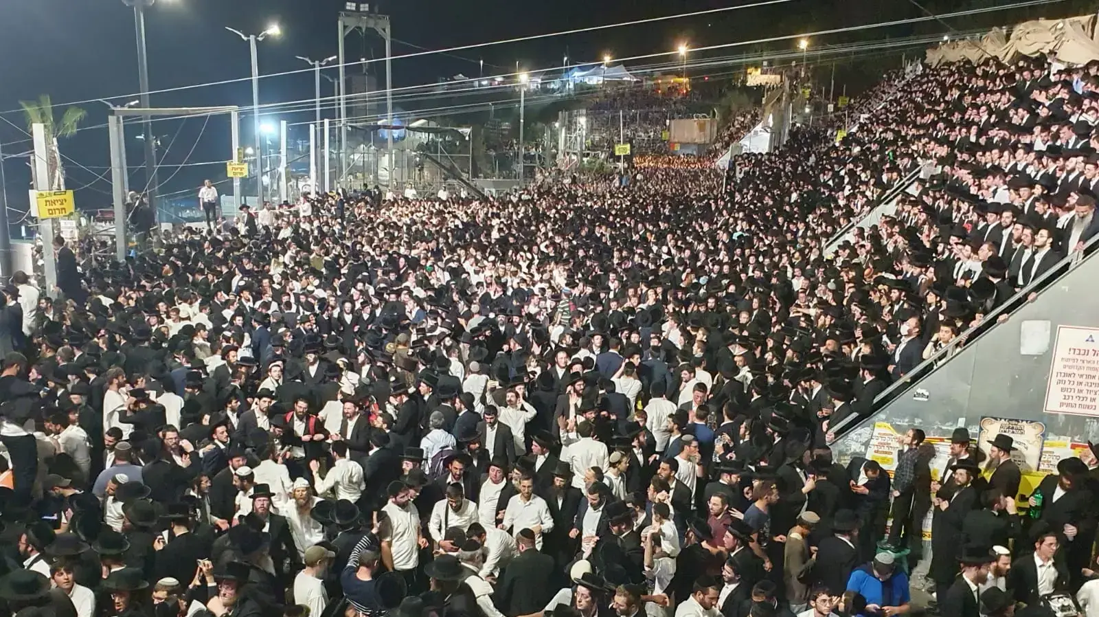מתפללים בהילולת הרש"בי במירון, 29 באפריל 2021 מתפללים בהילולת הרש"בי במירון, 29 באפריל 2021