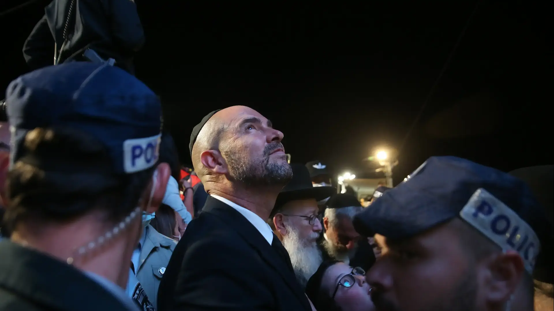 השר לביטחון פנים אמיר אוחנה בהילולה במירון, ל"ג בעומר, 29 באפריל 2021 השר לביטחון פנים אמיר אוחנה בהילולה במירון, ל"ג בעומר, 29 באפריל 2021