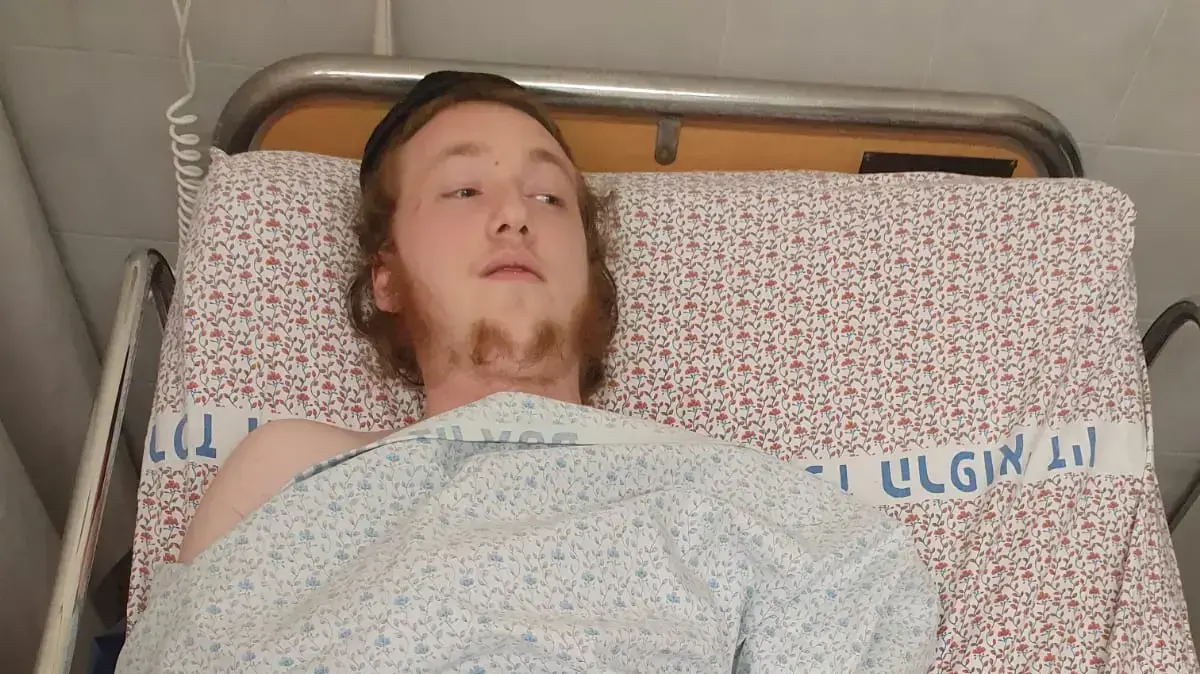 אברהם יהודה ניבין, מאושפז בבית חולים זיו אחרי האסון בהר מירון, 30 באפריל 2021 אברהם יהודה ניבין, מאושפז בבית חולים זיו אחרי האסון בהר מירון, 30 באפריל 2021