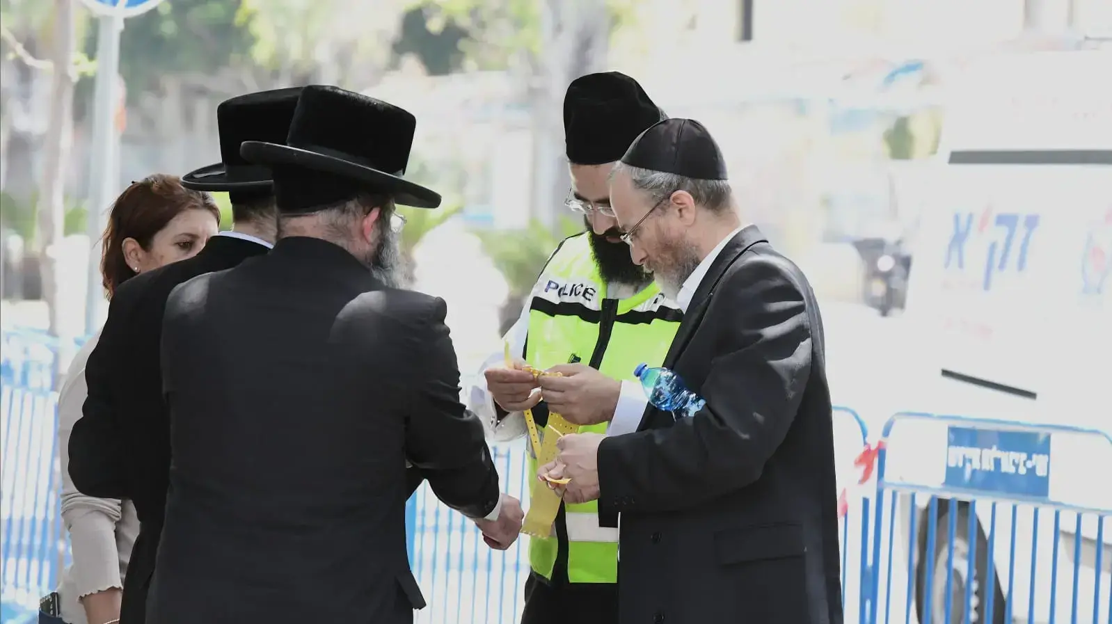 משפחות מגיעות לאבו כביר לזהות גופות, 30 באפריל 2021 משפחות מגיעות לאבו כביר לזהות גופות, 30 באפריל 2021