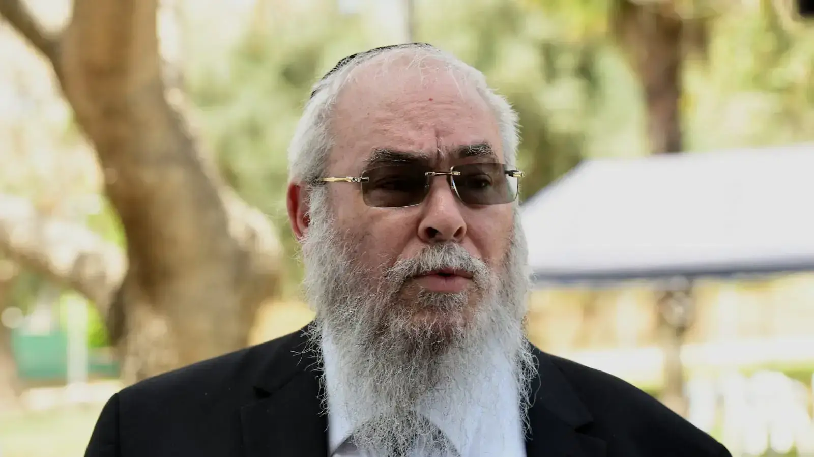 הרב חנניה צולק יו"ר ארגון עזר מציון - משפחות מגיעות לאבו כביר לזהות גופות, 30 באפריל 2021 הרב חנניה צולק יו"ר ארגון עזר מציון - משפחות מגיעות לאבו כביר לזהות גופות, 30 באפריל 2021