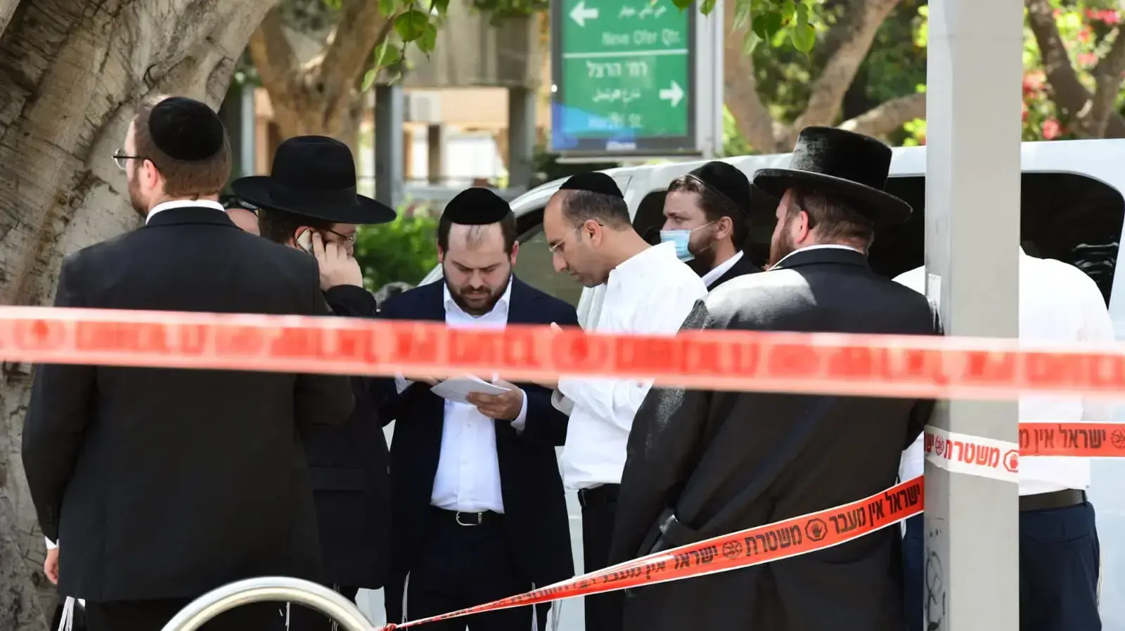 משפחות מגיעות לאבו כביר לזהות גופות, 30 באפריל 2021 משפחות מגיעות לאבו כביר לזהות גופות, 30 באפריל 2021