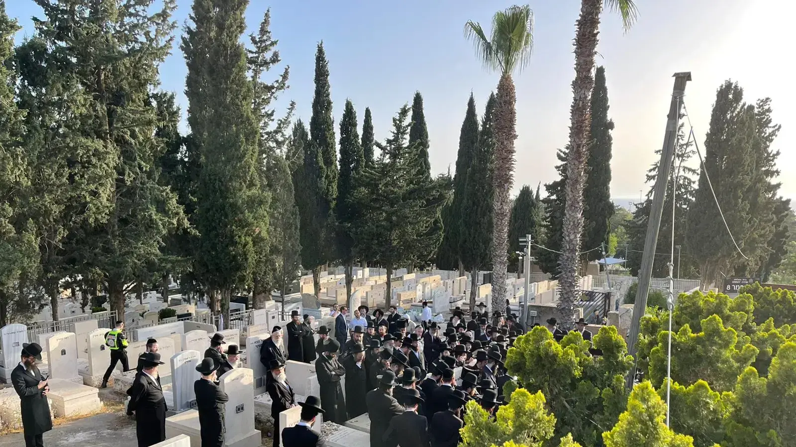 האסון במירון | מסע ההלוויה של שמחה דיסקינד בבית העלמין בחיפה 30 באפריל 2021 האסון במירון | מסע ההלוויה של שמחה דיסקינד בבית העלמין בחיפה 30 באפריל 2021