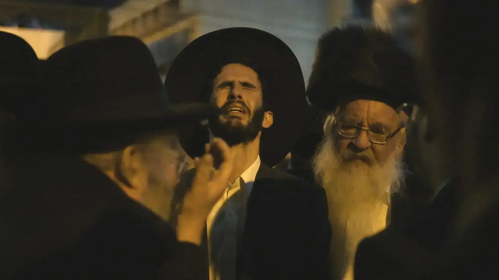 הלווית האברך הצעיר חיים עוזר סלר ז"ל שנהרג באסון מירון מבית הוריו ברחוב סורוצקין 7 לבית החיים ויזניץ בבני ברק, 1 במאי 2021 הלווית האברך הצעיר חיים עוזר סלר ז"ל שנהרג באסון מירון מבית הוריו ברחוב סורוצקין 7 לבית החיים ויזניץ בבני ברק, 1 במאי 2021