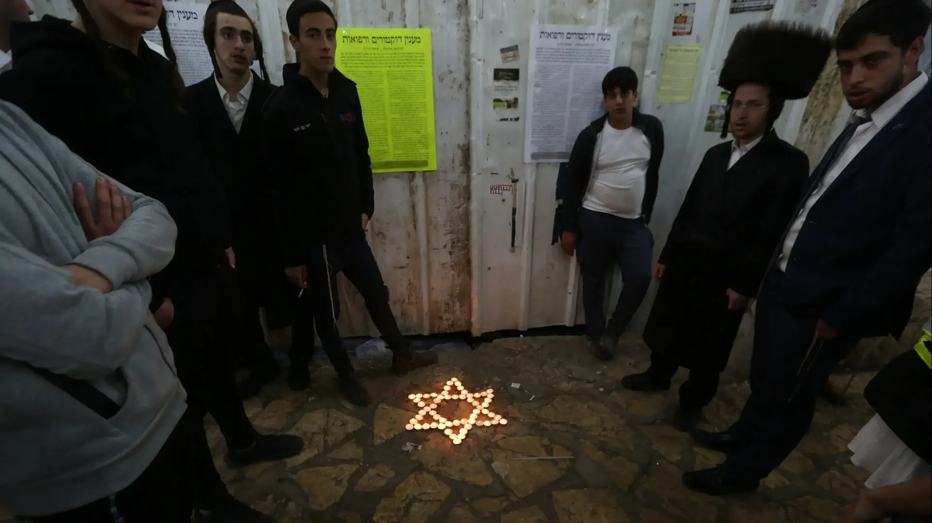 תפילות בזירת האסון בהר מירון, 1 במאי 2021 תפילות בזירת האסון בהר מירון, 1 במאי 2021