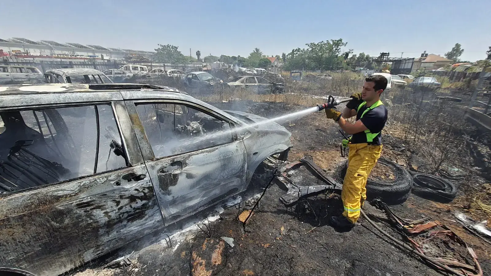 ניסוניות להתגבר על שריפה שפרצה במושב זיתן סמוך לנתב"ג 2 במאי 2021 ניסוניות להתגבר על שריפה שפרצה במושב זיתן סמוך לנתב"ג 2 במאי 2021