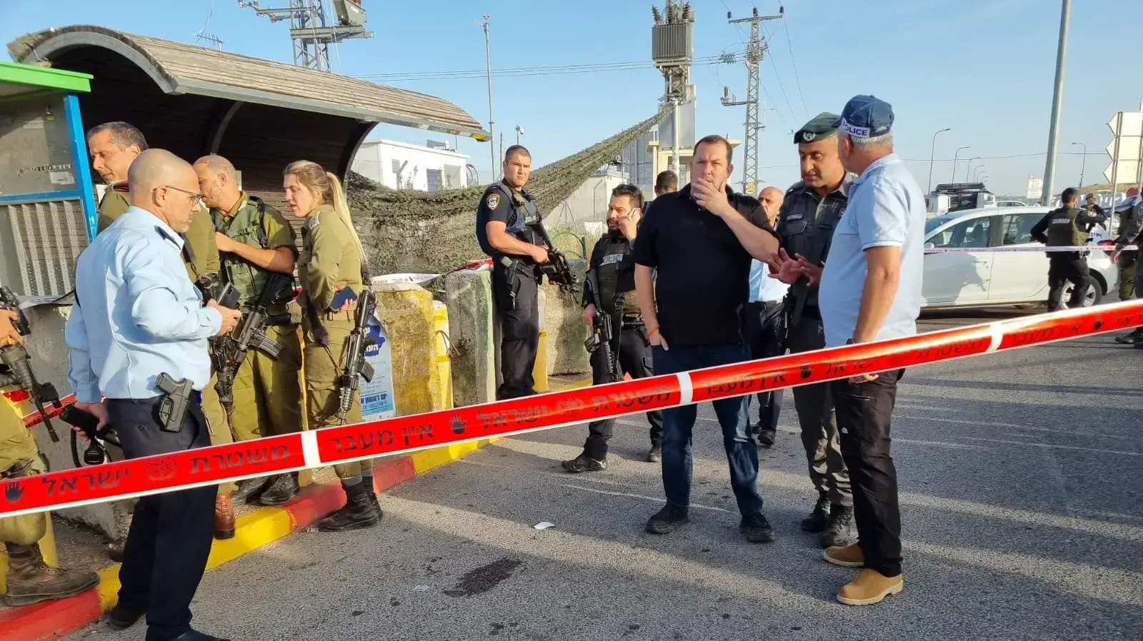 ראש המועצה האזורית שומרון יוסי דגן בזירת הפיגוע בצוומת תפוח, 2 במאי 2021 ראש המועצה האזורית שומרון יוסי דגן בזירת הפיגוע בצוומת תפוח, 2 במאי 2021