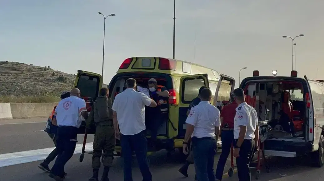 זירת הפיגוע בצומת תפוח, 2 במאי 2021 זירת הפיגוע בצומת תפוח, 2 במאי 2021