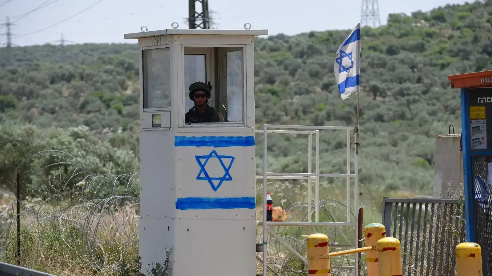 לאחר הפיגוע בצומת תפוח | חיילים בצומת גיתי בשומרון 3 במאי 2021 לאחר הפיגוע בצומת תפוח | חיילים בצומת גיתי בשומרון 3 במאי 2021