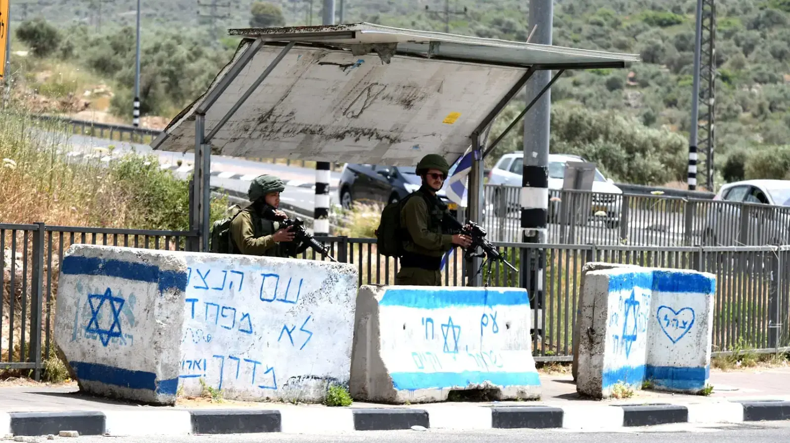 לאחר הפיגוע בצומת תפוח | חיילים בצומת גיתי בשומרון 3 במאי 2021 לאחר הפיגוע בצומת תפוח | חיילים בצומת גיתי בשומרון 3 במאי 2021