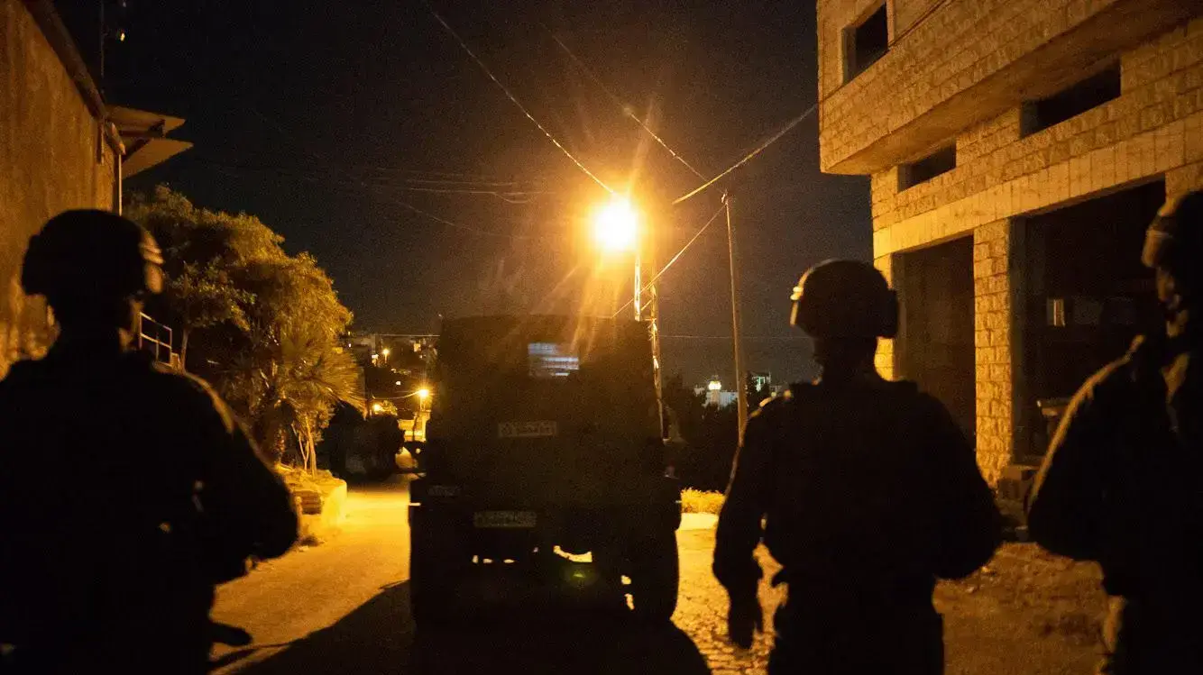 כוחות צה"ל במהלך פעילות ביהודה ושומרון כחלק מהמרדף אחר המחבלים החשודים שביצעו את הירי בצומת תפוח 4 במאי 2021
כוחות צה"ל במהלך פעילות ביהודה ושומרון כחלק מהמרדף אחר המחבלים החשודים שביצעו את הירי בצומת תפוח 4 במאי 2021