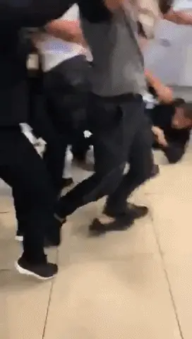 GIF - תיעוד תקיפת מאבטח במרכז הרפואי לגליל GIF - תיעוד תקיפת מאבטח במרכז הרפואי לגליל