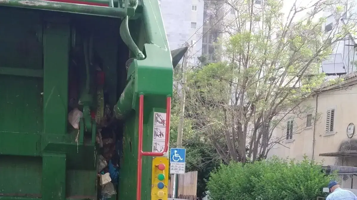 גולן שיינפיין , הגשים חלום להיות עובד במשאית זבל ליום אחד, כפר סבא, 4 במאי 2021