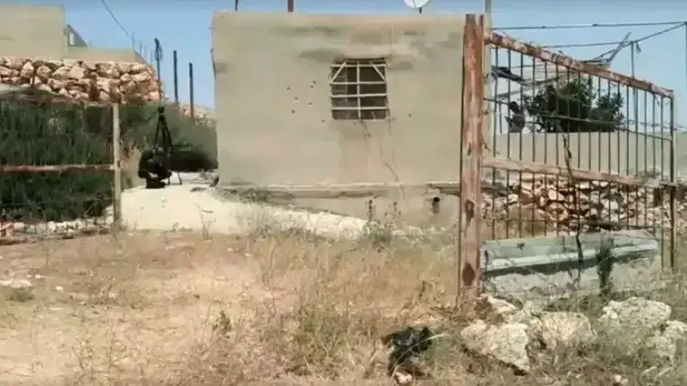 המבנה שכיתרו כוחות הביטחון בחיפושים אחר המחבל שביצע את הפיגוע בצומת תפוח, עקרבא 5 במאי 2021 המבנה שכיתרו כוחות הביטחון בחיפושים אחר המחבל שביצע את הפיגוע בצומת תפוח, עקרבא 5 במאי 2021