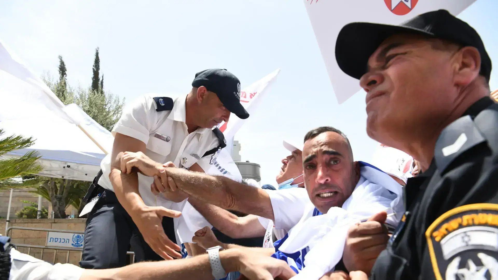 הפגנת נכי צה"ל ומלווי נכי צה"ל - לא משאירים פצועים מאחור, מול משרד האוצר, ירושלים 5 במאי 2021 הפגנת נכי צה"ל ומלווי נכי צה"ל - לא משאירים פצועים מאחור, מול משרד האוצר, ירושלים 5 במאי 2021