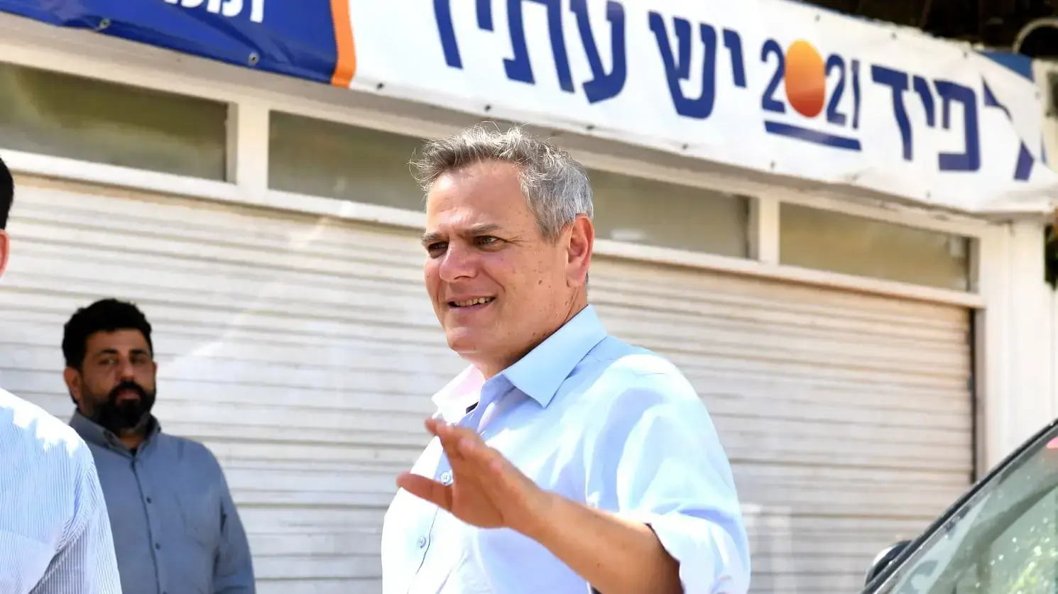 יו"ר מרצ ניצן הורוביץ בתום פגישתו עם יאיר לפיד ונפתלי בנט בתל אביב, 7 במאי 2021 יו"ר מרצ ניצן הורוביץ בתום פגישתו עם יאיר לפיד ונפתלי בנט בתל אביב, 7 במאי 2021