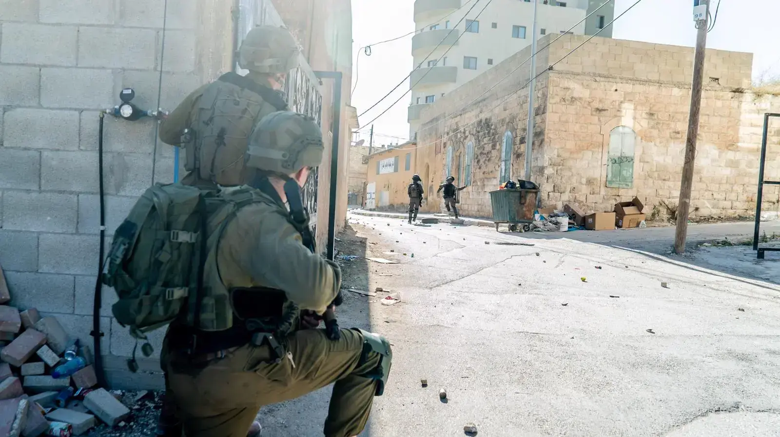 כוחות צה"ל בכפר שוויכה, ביתם של המחבלים שהיו בדרכם לירושלים, 7 במאי 2021 כוחות צה"ל בכפר שוויכה, ביתם של המחבלים שהיו בדרכם לירושלים, 7 במאי 2021