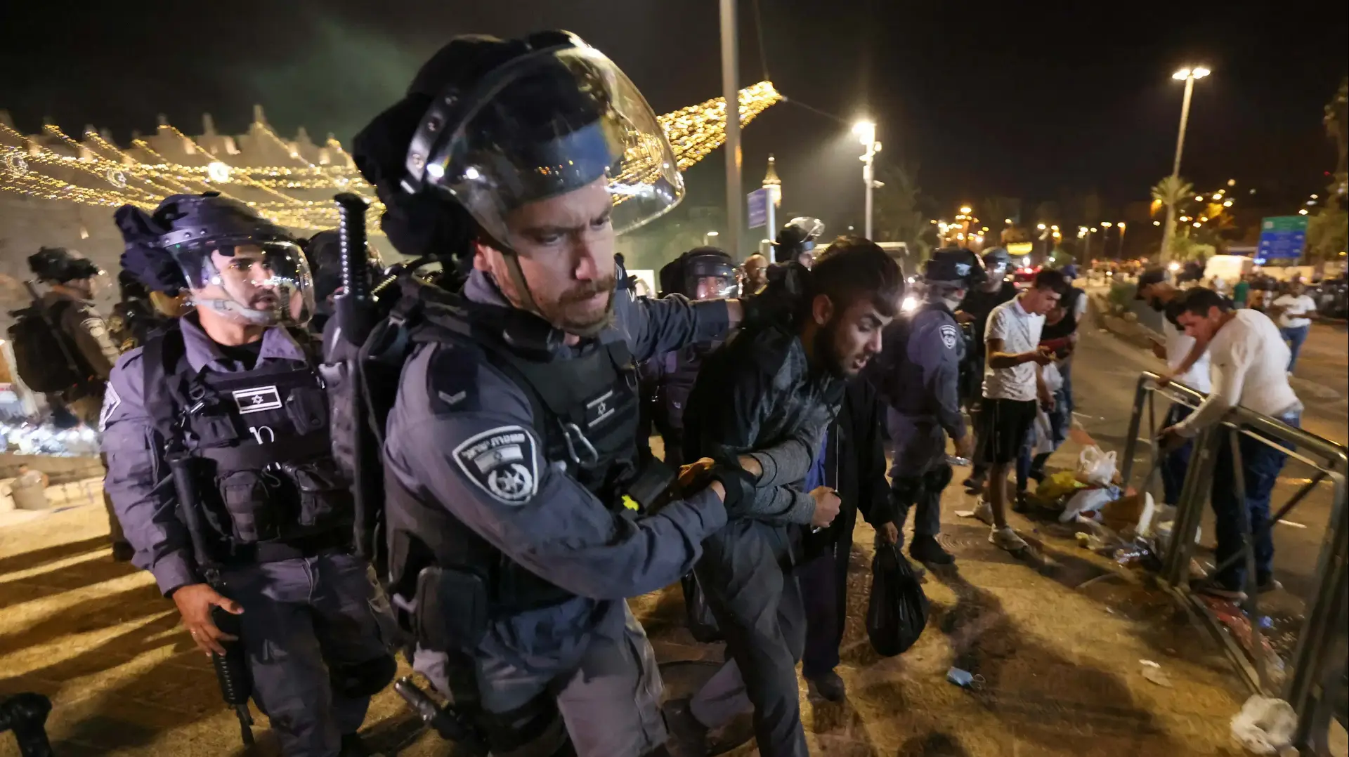 מתיחות בירושלים בין כוחות הביטחון לפלסטינים 8 במאי 2021 מתיחות בירושלים בין כוחות הביטחון לפלסטינים 8 במאי 2021