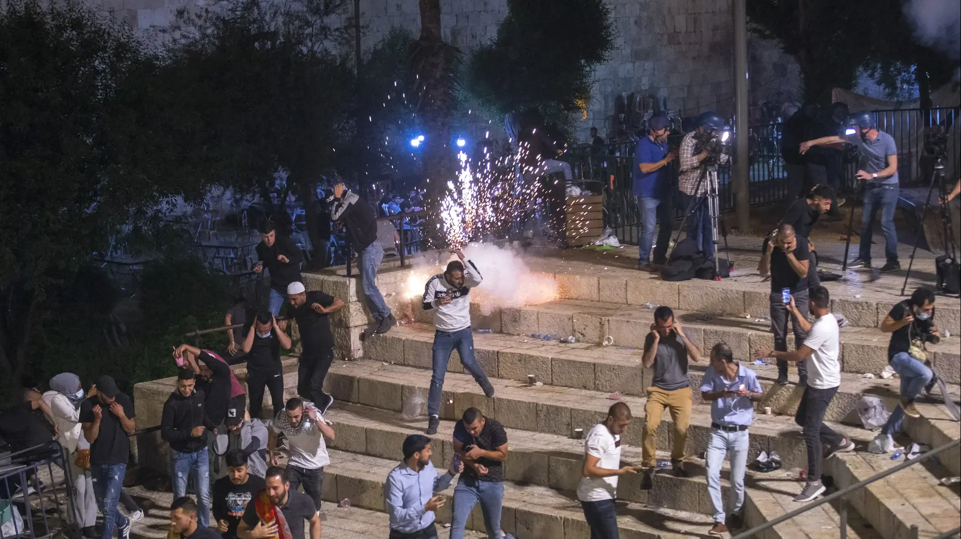 עימותם בין כוחות הביטחון לפלסטינים בעיר העתיקה 8 במאי 2021 עימותם בין כוחות הביטחון לפלסטינים בעיר העתיקה 8 במאי 2021