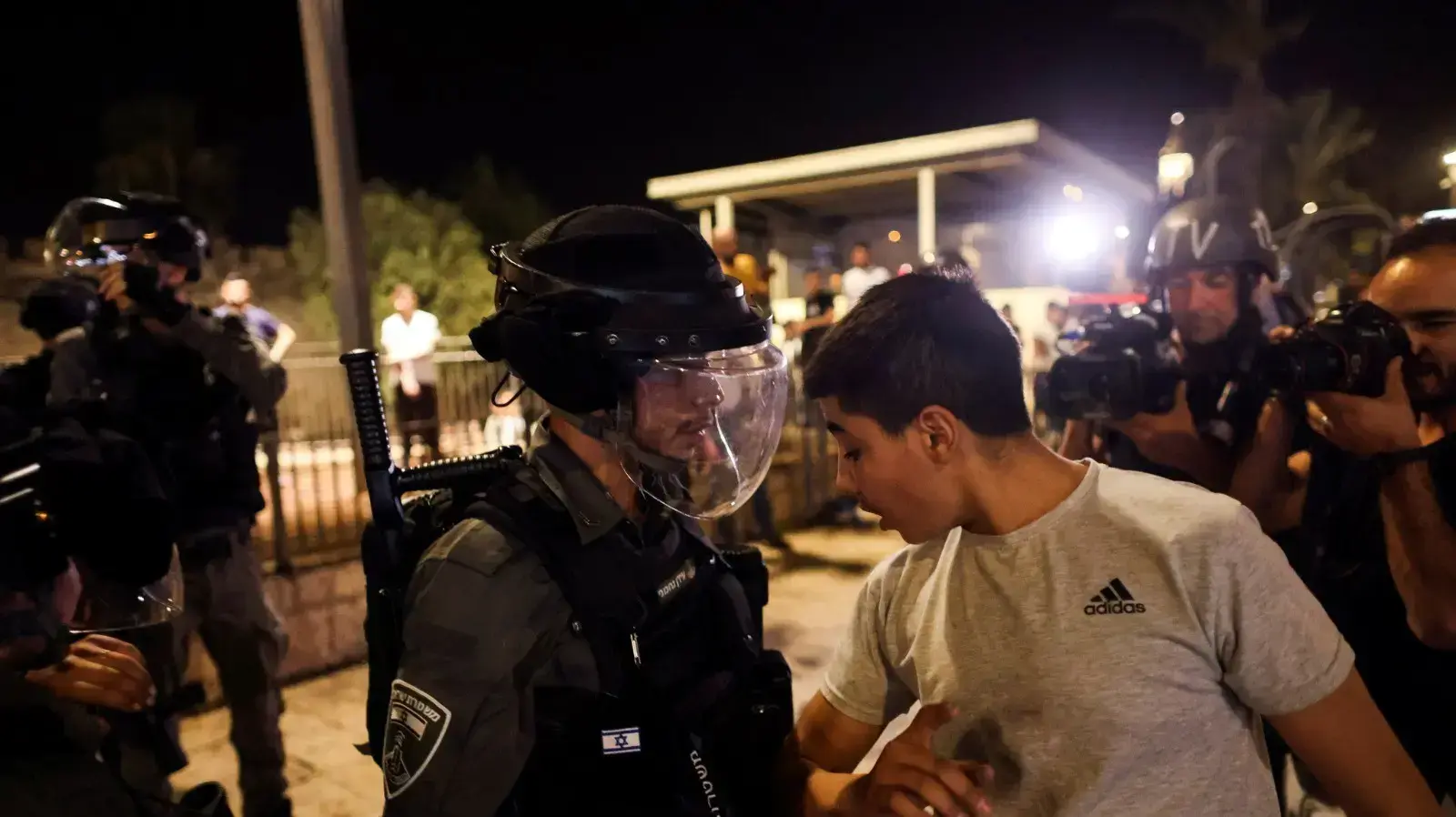 מתיחות בירושלים | עימותים בין פלסטינים למשטרה בשער שכם, 9 במאי 2021 מתיחות בירושלים | עימותים בין פלסטינים למשטרה בשער שכם, 9 במאי 2021