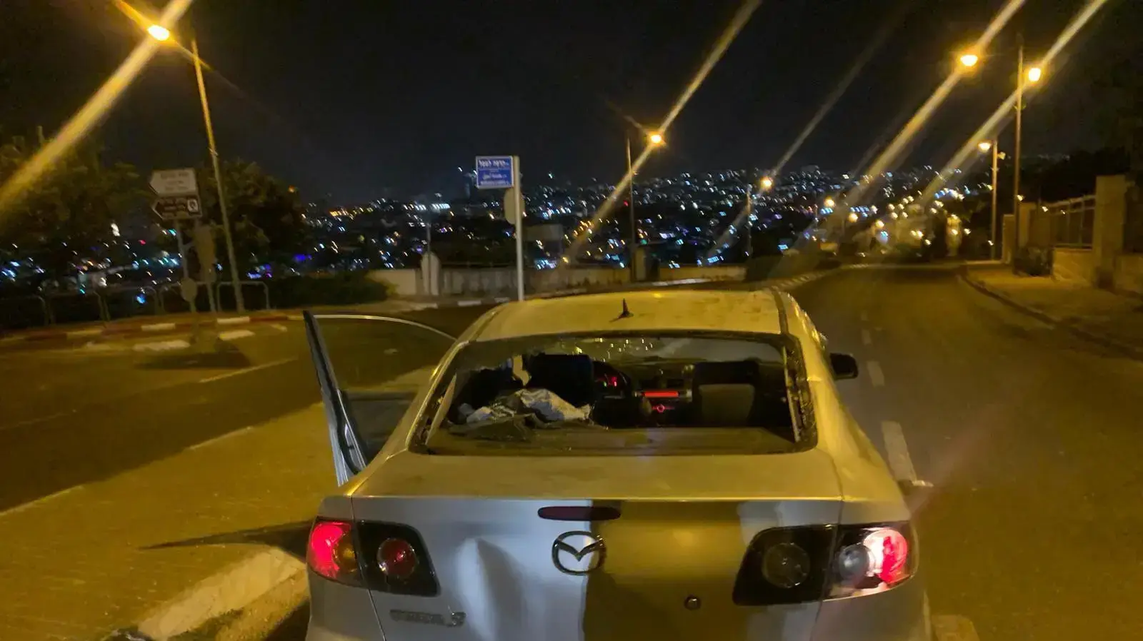 הרכב שנפגע מאבנים בא-טור, 9.5.21 הרכב שנפגע מאבנים בא-טור, 9.5.21
