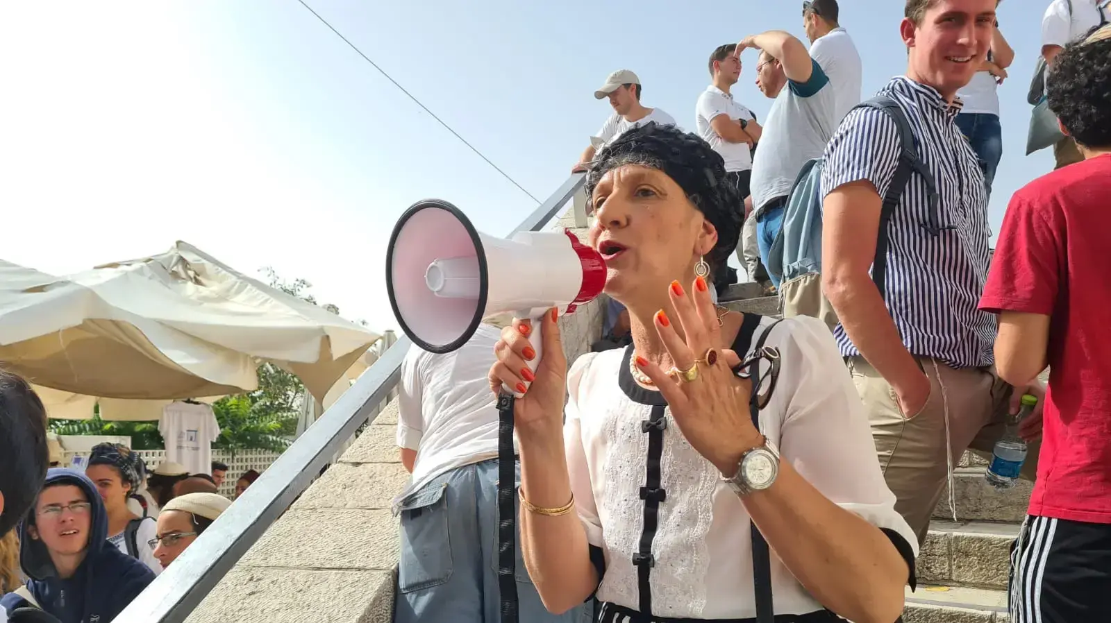 אלפי יהודים בתפילת שחרית חגגית של תלמידי ישיבות ההסדר, בכותל המערבי 10 במאי 2021 אלפי יהודים בתפילת שחרית חגגית של תלמידי ישיבות ההסדר, בכותל המערבי 10 במאי 2021