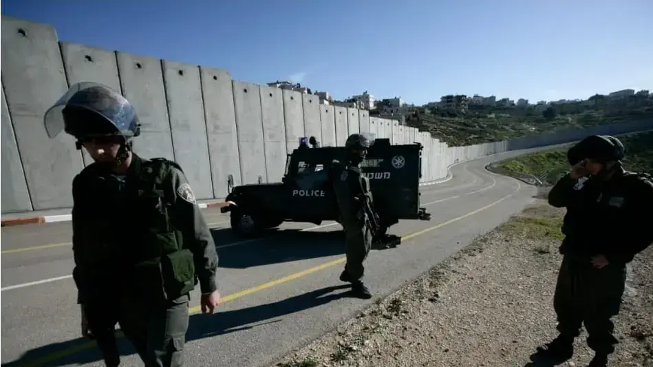 לוחמי מג"ב על גדר ההפרדה במרחב ירושלים לוחמי מג"ב על גדר ההפרדה במרחב ירושלים