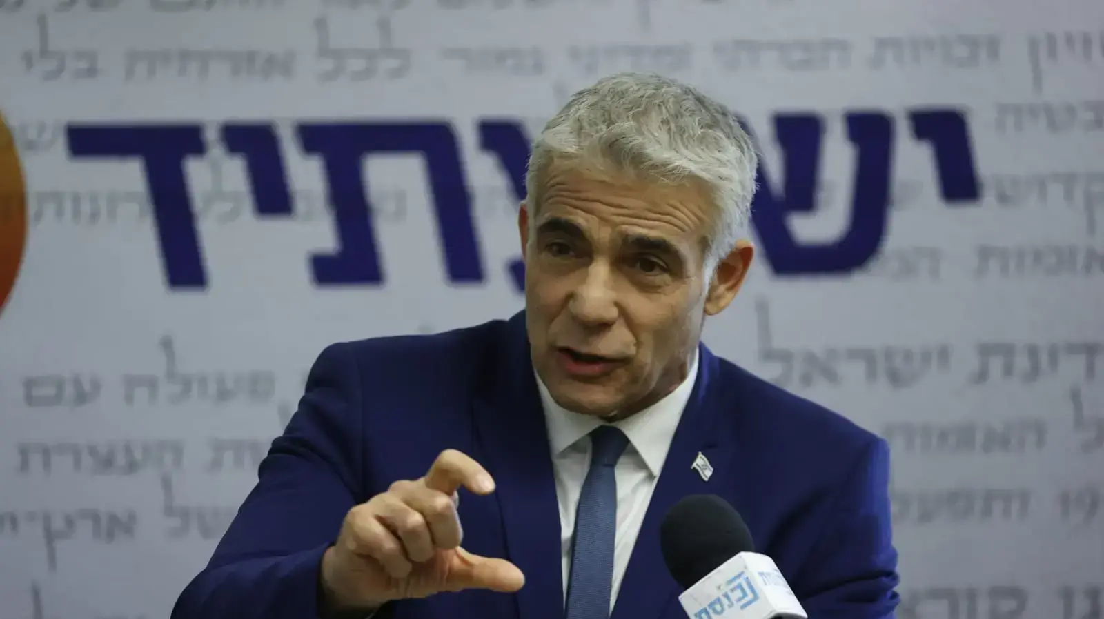 יאיר לפיד במהלך נאומו בישיבת סיעת יש עתיד 10 במאי 2021 יאיר לפיד במהלך נאומו בישיבת סיעת יש עתיד 10 במאי 2021