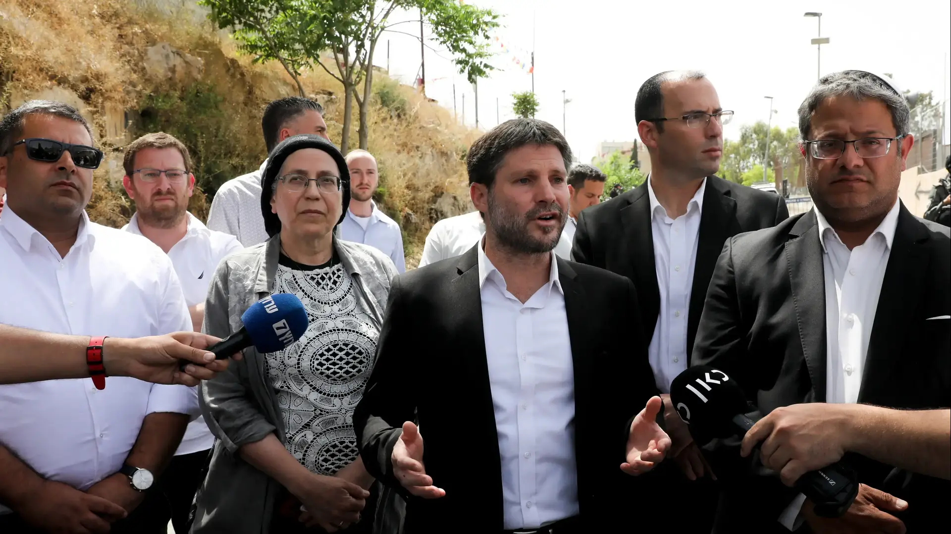 איתמר בן גביר ו בצלאל סמוטריץ' - עימותים בשייח ג'ראח, ירושלים, 10 במאי 2021 איתמר בן גביר ו בצלאל סמוטריץ' - עימותים בשייח ג'ראח, ירושלים, 10 במאי 2021