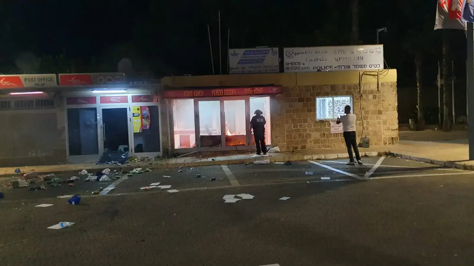 הצתת נקודת המשטרה בעיר העתיקה בעכו, 12 במאי 2021 הצתת נקודת המשטרה בעיר העתיקה בעכו, 12 במאי 2021