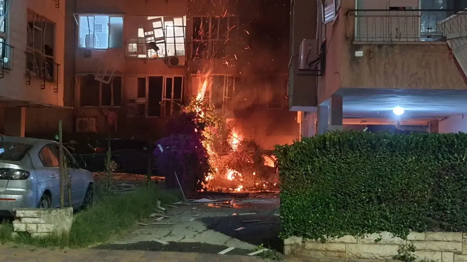 רקטה נפלה בעיר פתח תקווה, 13 במאי 2021 רקטה נפלה בעיר פתח תקווה, 13 במאי 2021