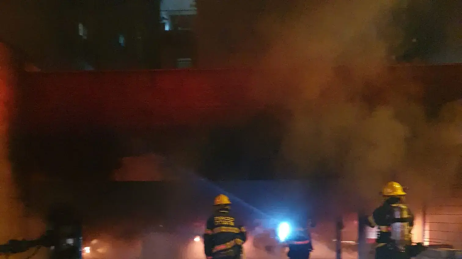 הצתת מכוניות ברחוב אהבת ישראל בחיפה הצתת מכוניות ברחוב אהבת ישראל בחיפה