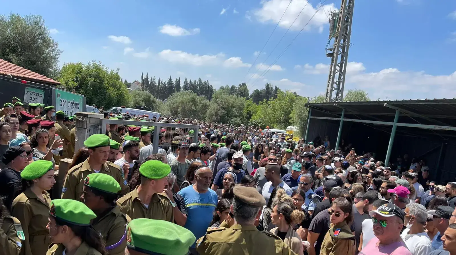 הלוויתו של עומר טביב, חייל צה"ל שנהרג מפגיעת קורנט על ג'יפ, אליקים 13 במאי 2021 הלוויתו של עומר טביב, חייל צה"ל שנהרג מפגיעת קורנט על ג'יפ, אליקים 13 במאי 2021
