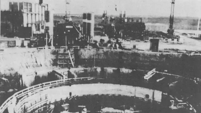 הכור 'אוסיראק' (תמוז) בשעת בנייתו
הכור 'אוסיראק' (תמוז) בשעת בנייתו