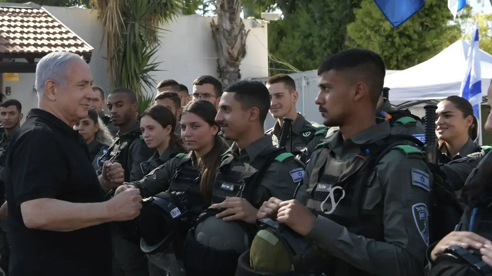 ראש הממשלה והשר לביטחון הפנים בסיור במפקדה המשימתית של מג"ב בלוד 13 במאי 2021 ראש הממשלה והשר לביטחון הפנים בסיור במפקדה המשימתית של מג"ב בלוד 13 במאי 2021