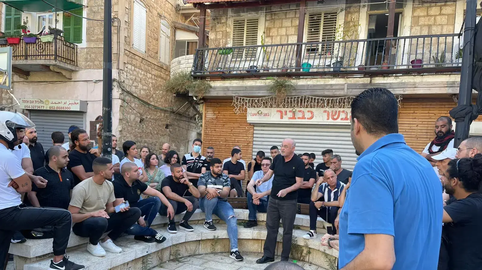 התארגנות צעירים ערבים לקראת צפי של עימותים הערב בחיפה 13 במאי 2021 התארגנות צעירים ערבים לקראת צפי של עימותים הערב בחיפה 13 במאי 2021