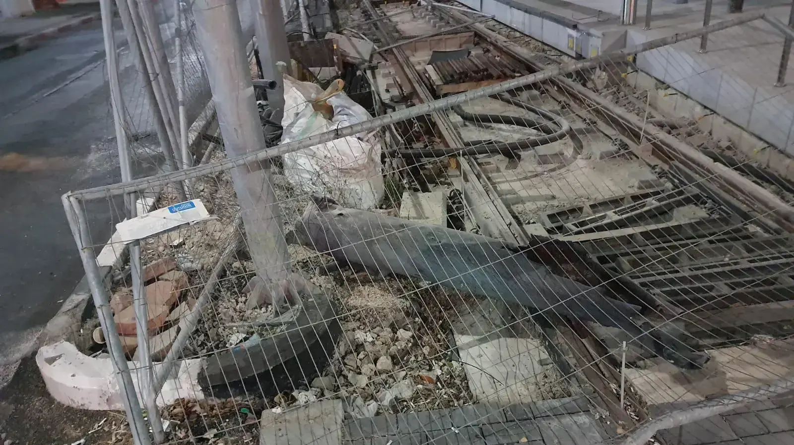 שיגור רקטה למתחם הרכבת הקלה בבת ים 16 במאי 2021 שיגור רקטה למתחם הרכבת הקלה בבת ים 16 במאי 2021
