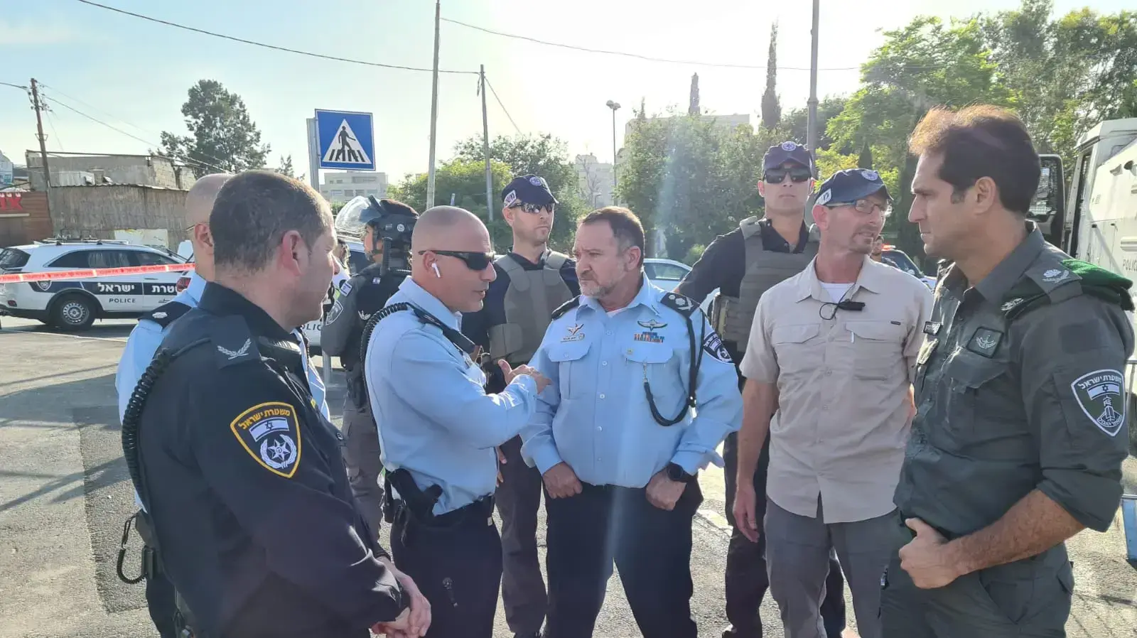 מפכ"ל המשטרה יעקב שבתאי בזירת פיגוע הדריסה עם מפקד מחוז ירושלים ומפקד מג"ב, 16 במאי 2021 מפכ"ל המשטרה יעקב שבתאי בזירת פיגוע הדריסה עם מפקד מחוז ירושלים ומפקד מג"ב, 16 במאי 2021