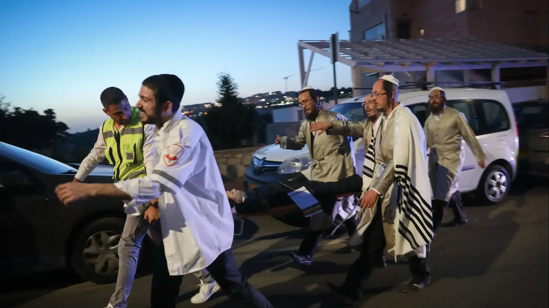 טריבונה קרסה בגבעת זאב, פינוי הפצועים 16 במאי 2021 טריבונה קרסה בגבעת זאב, פינוי הפצועים 16 במאי 2021