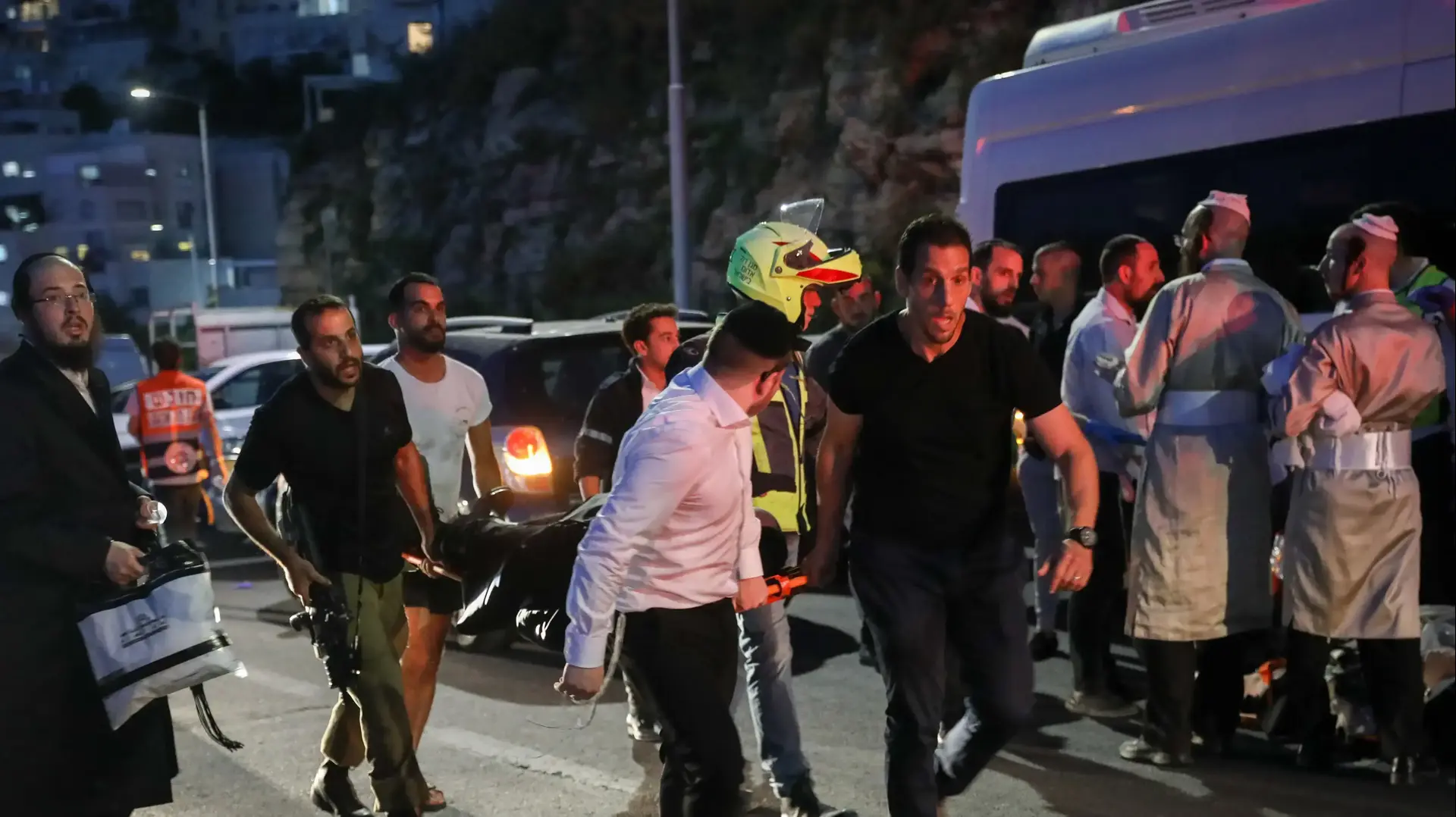 טריבונה קרסה בגבעת זאב, פינוי הפצועים 16 במאי 2021 טריבונה קרסה בגבעת זאב, פינוי הפצועים 16 במאי 2021