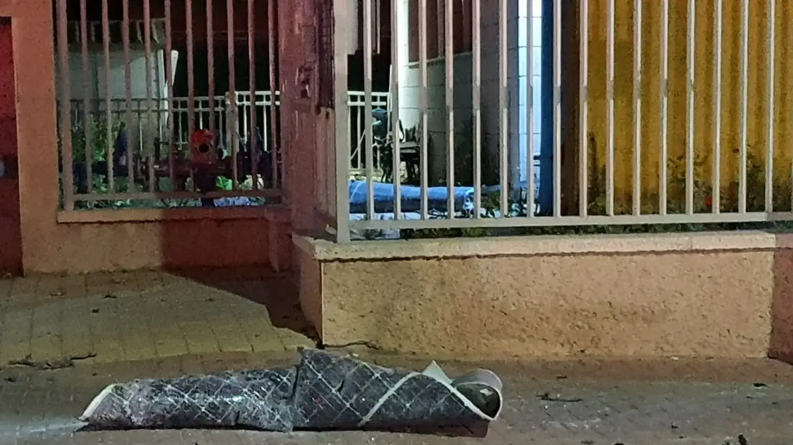 נפילת רקטה סמוך לגן ילדים בשדרות, 17 במאי 2021 נפילת רקטה סמוך לגן ילדים בשדרות, 17 במאי 2021