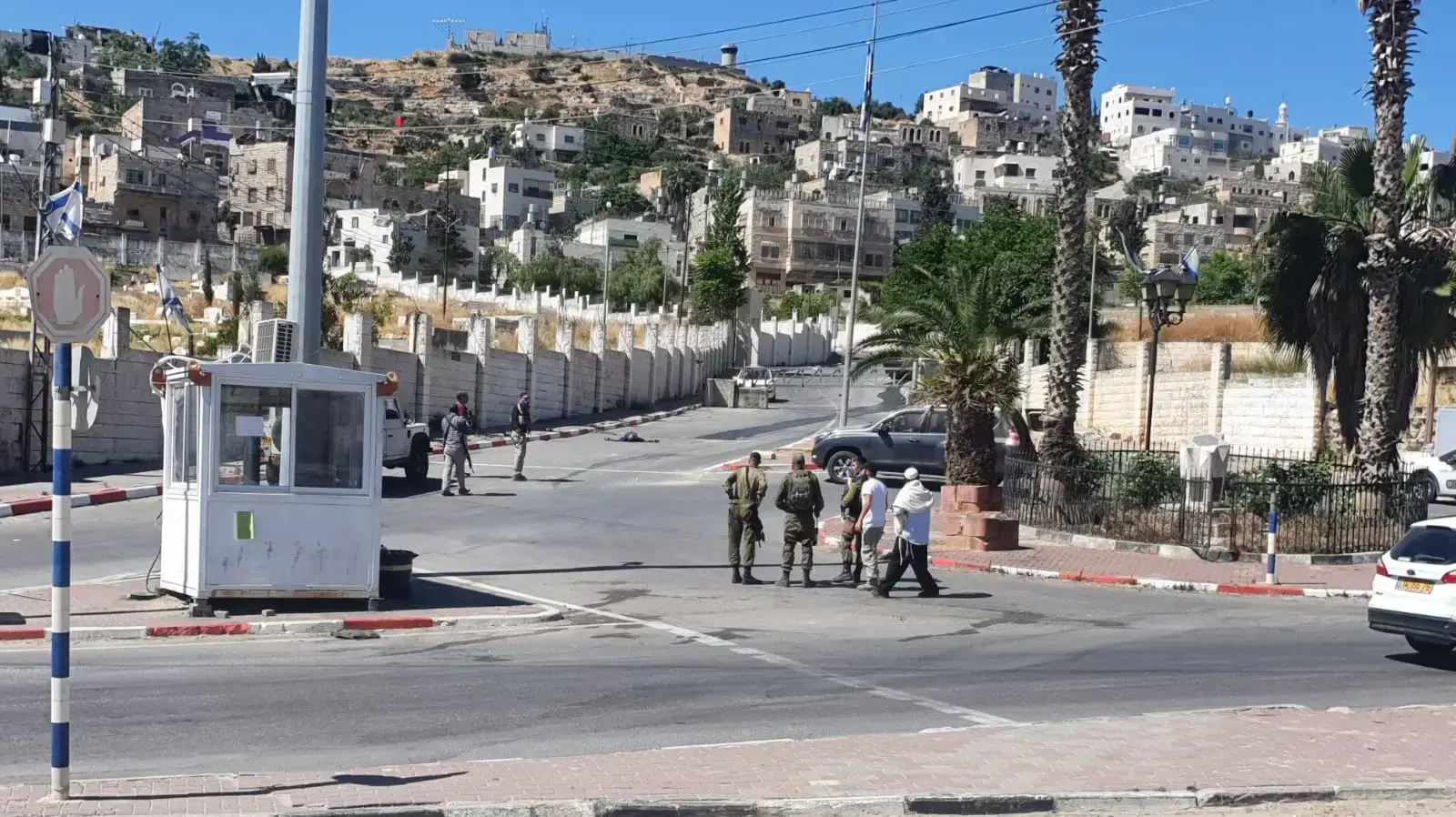 זירת ניסיון פיגוע דקירה בחברון, 18 במאי 2021 זירת ניסיון פיגוע דקירה בחברון, 18 במאי 2021