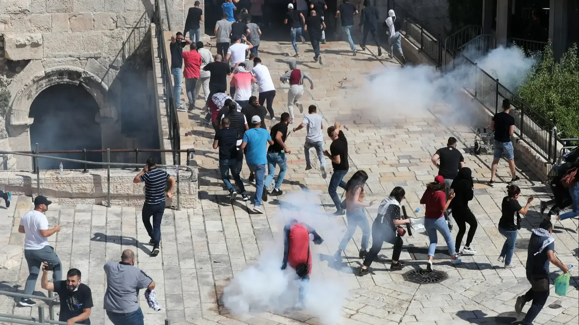מהומות בין כוחות הביטחון לפלסטינים בעיר העתיקה 18 במאי 2021 מהומות בין כוחות הביטחון לפלסטינים בעיר העתיקה 18 במאי 2021
