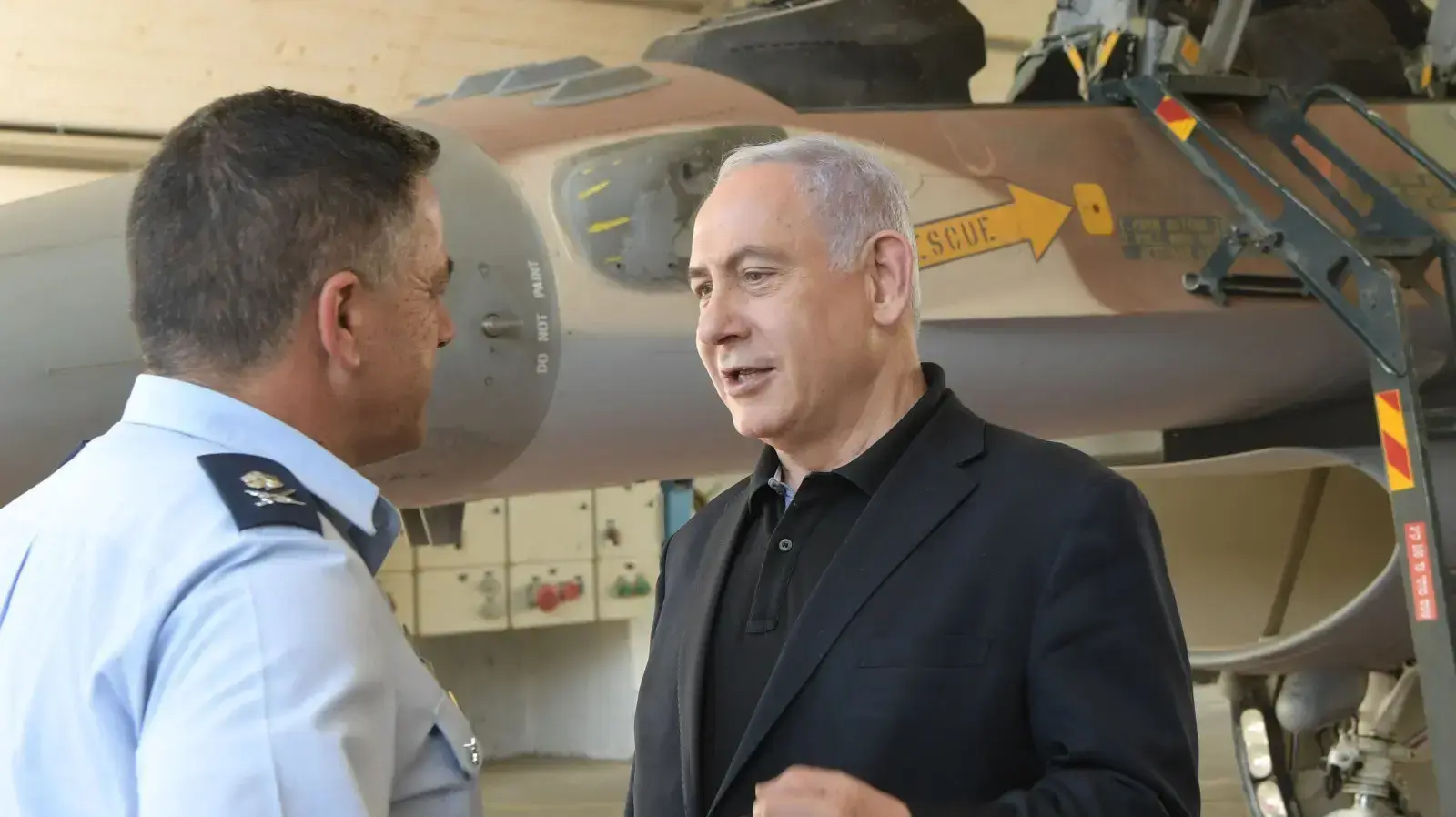 ראש הממשלה בנימין נתניהו בתום הערכת מצב בפיקוד הדרום וסיור בבסיס חיל האוויר בחצרים 18 במאי 2021 ראש הממשלה בנימין נתניהו בתום הערכת מצב בפיקוד הדרום וסיור בבסיס חיל האוויר בחצרים 18 במאי 2021